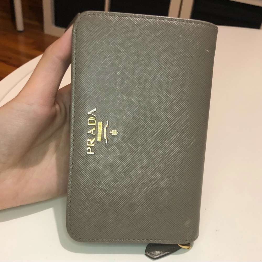Prada women’s wallet saffiano leather